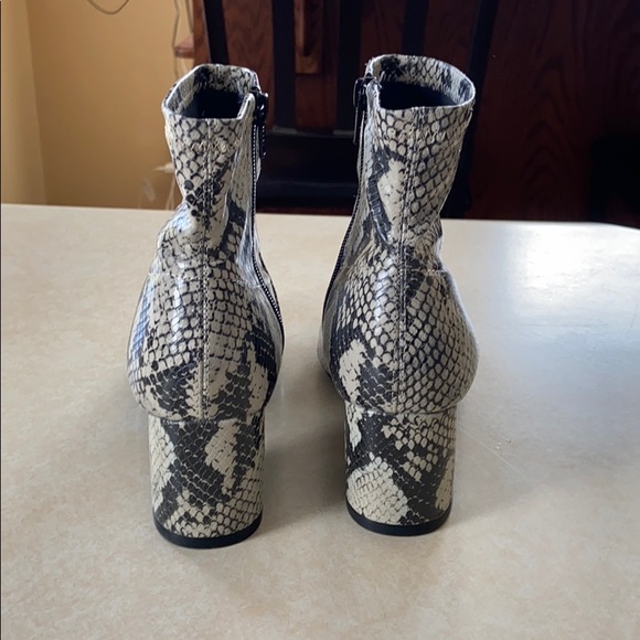 Snake print ankle boot! - Picture 4 of 5